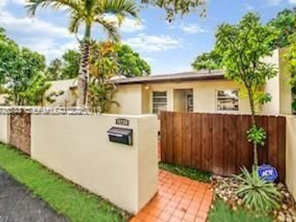 13726 Kendale Lakes Dr , Unit 13726, Miami, FL 33183