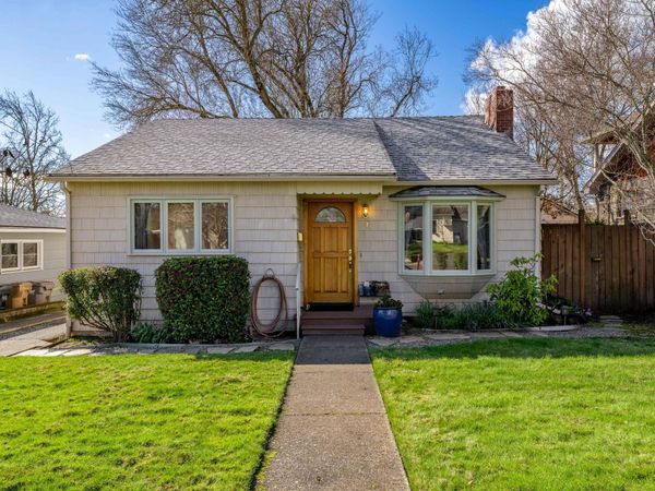 414 NE 11th Street, Grants Pass, OR 97526