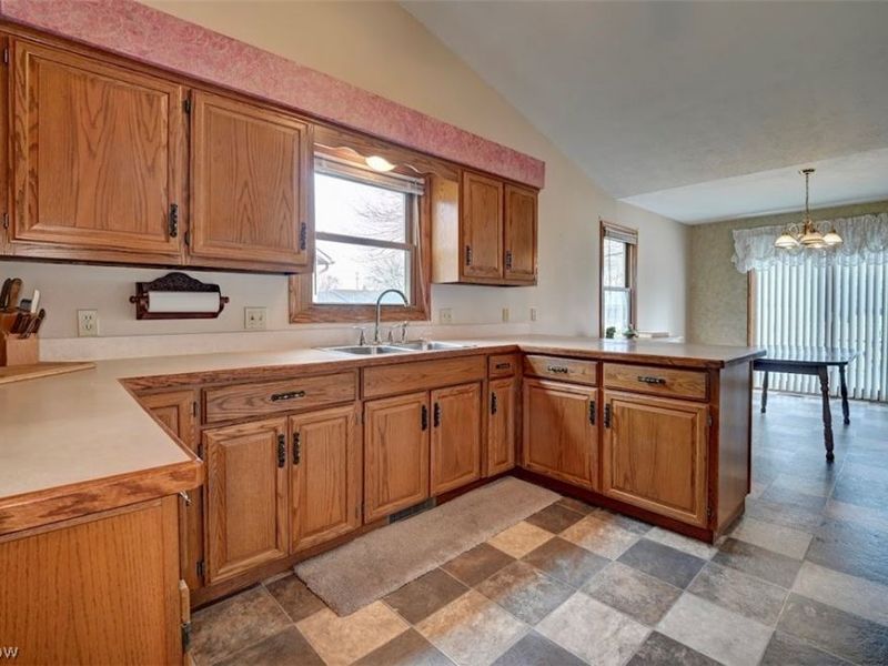 489 Oak Avenue, Strasburg, OH 44680 Photo 8