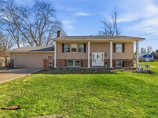 13100 Market Avenue N, Hartville, OH 44632