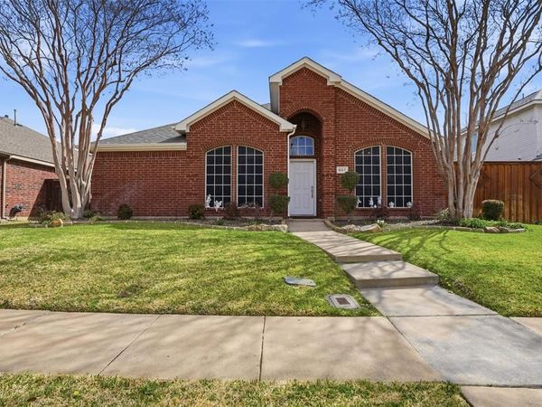 807 Kathryn Drive, Lewisville, TX 75067
