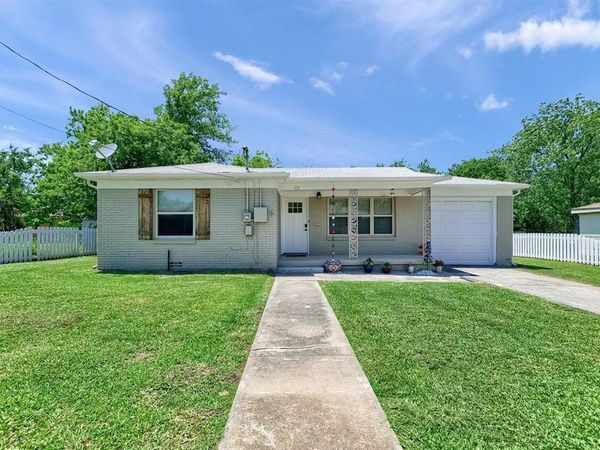 103 Tipton Street, Whitesboro, TX 76273