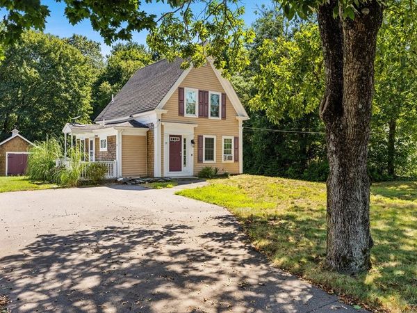 33 White St, Raynham, MA 02767