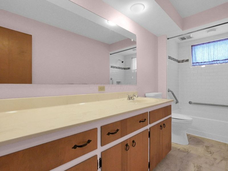 10468 Loches Road , Saint Louisville, OH 43071 Photo 19