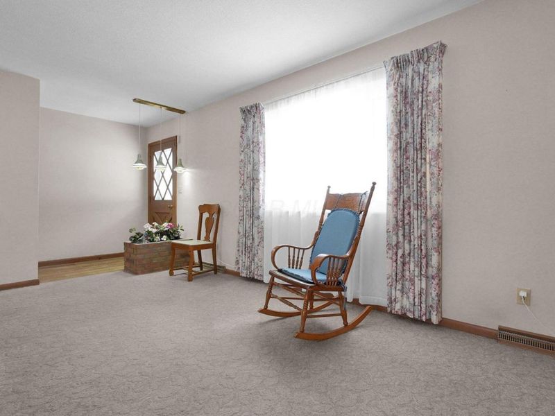 10468 Loches Road , Saint Louisville, OH 43071 Photo 5