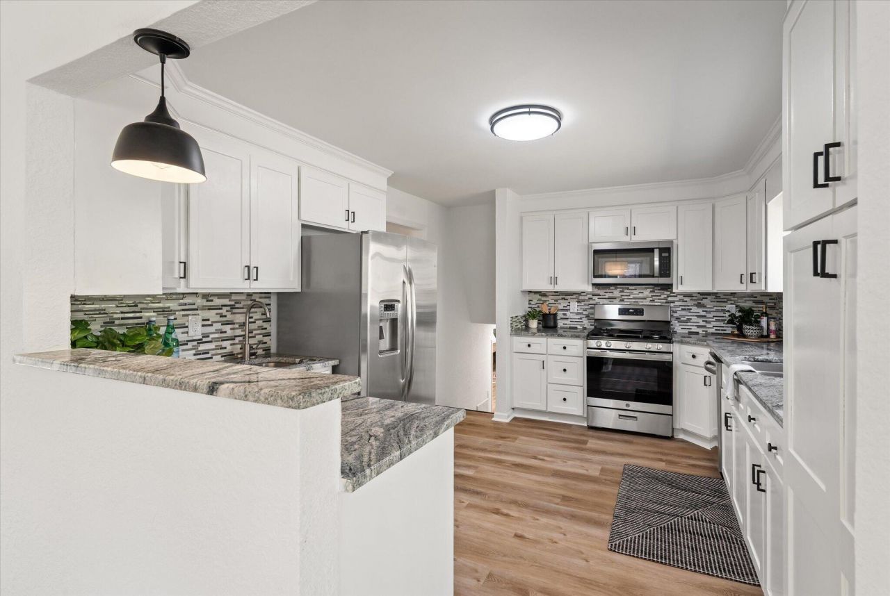 325 Fairington Drive Photo 11