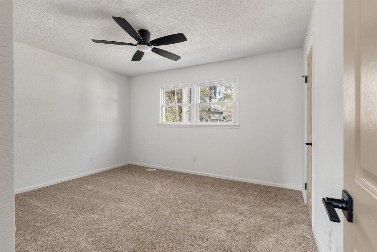 325 Fairington Drive Photo 18