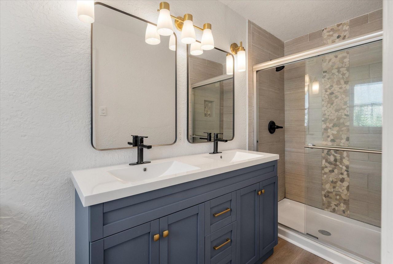 325 Fairington Drive Photo 21