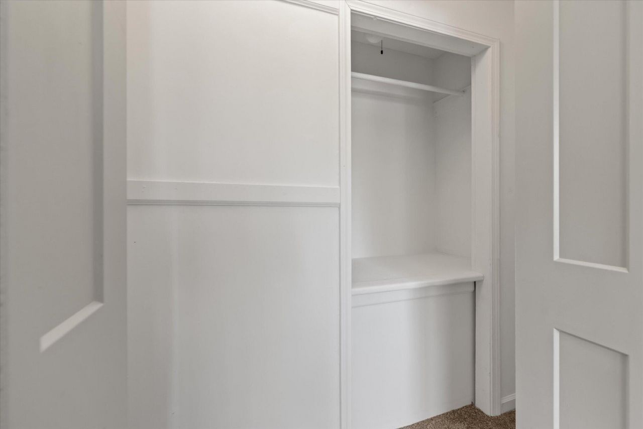 325 Fairington Drive Photo 22