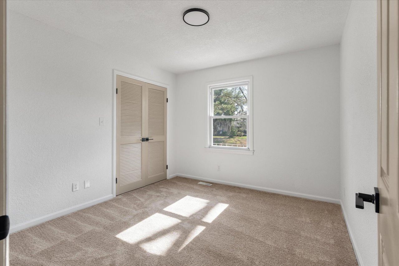 325 Fairington Drive Photo 23