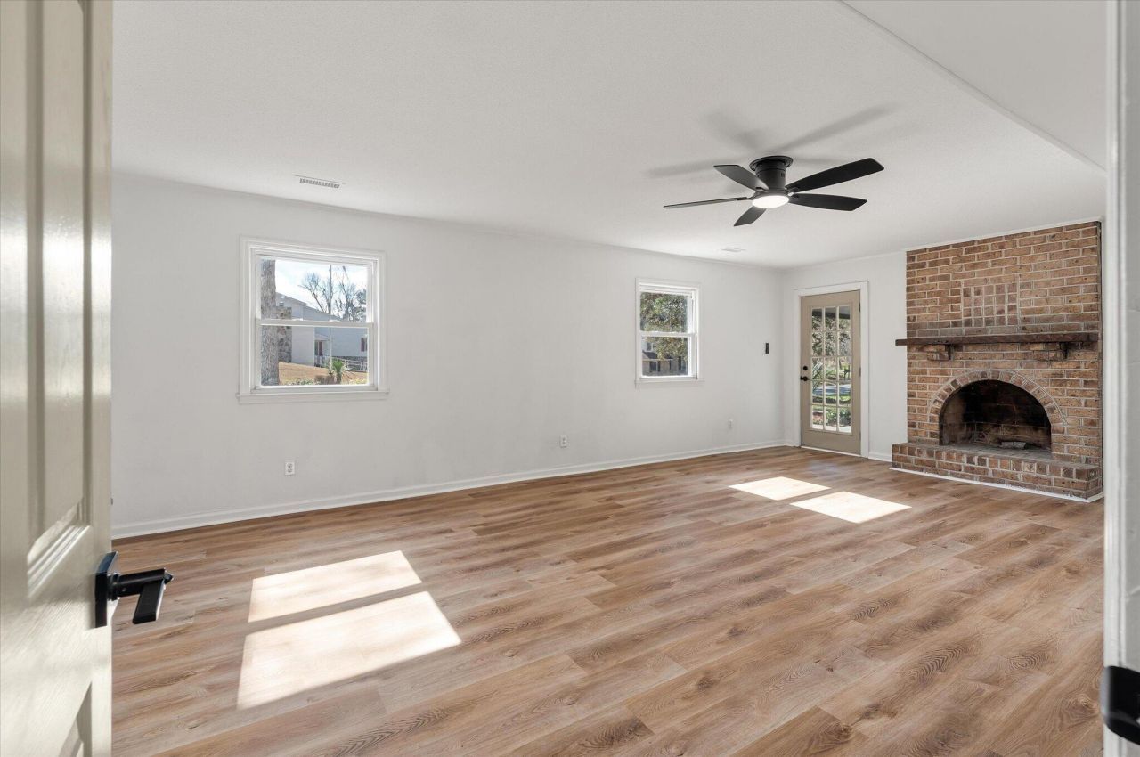 325 Fairington Drive Photo 29