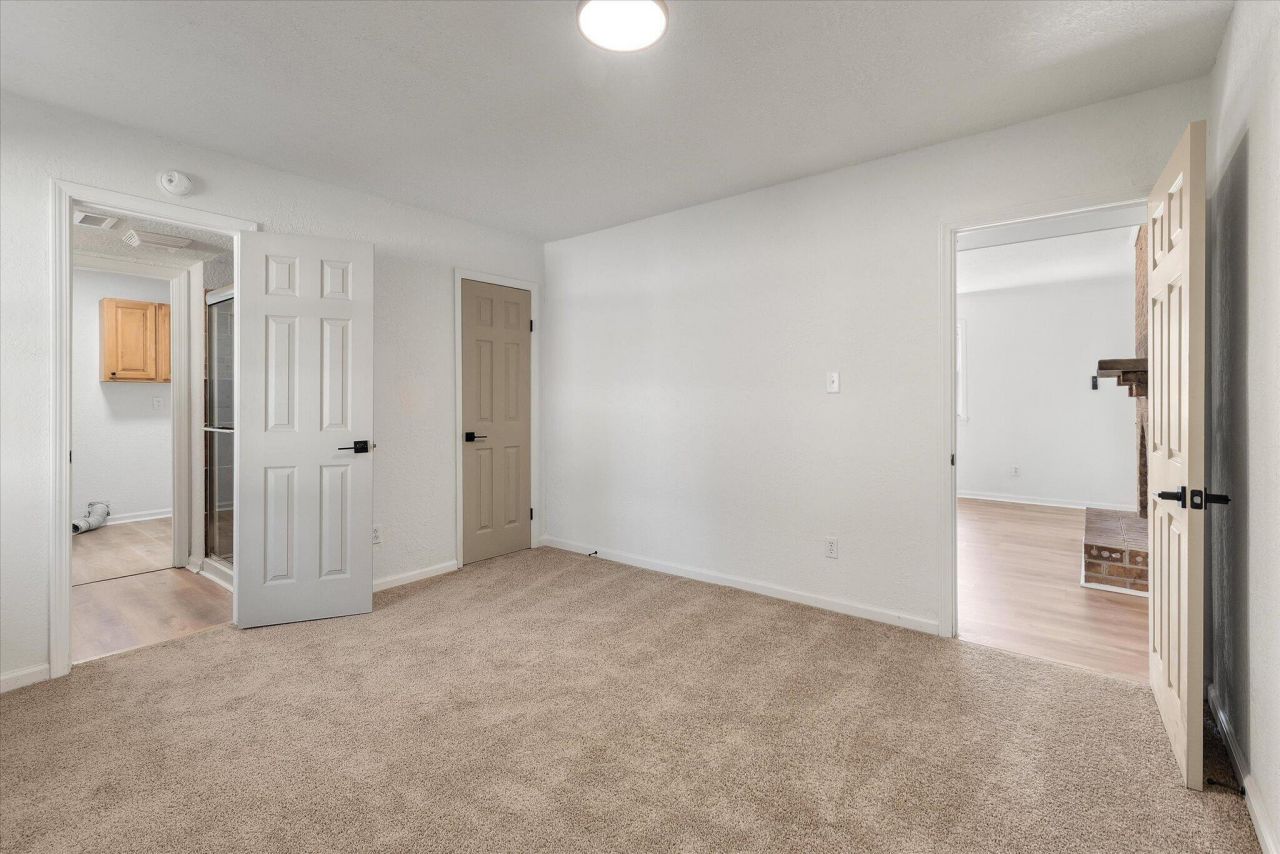 325 Fairington Drive Photo 32