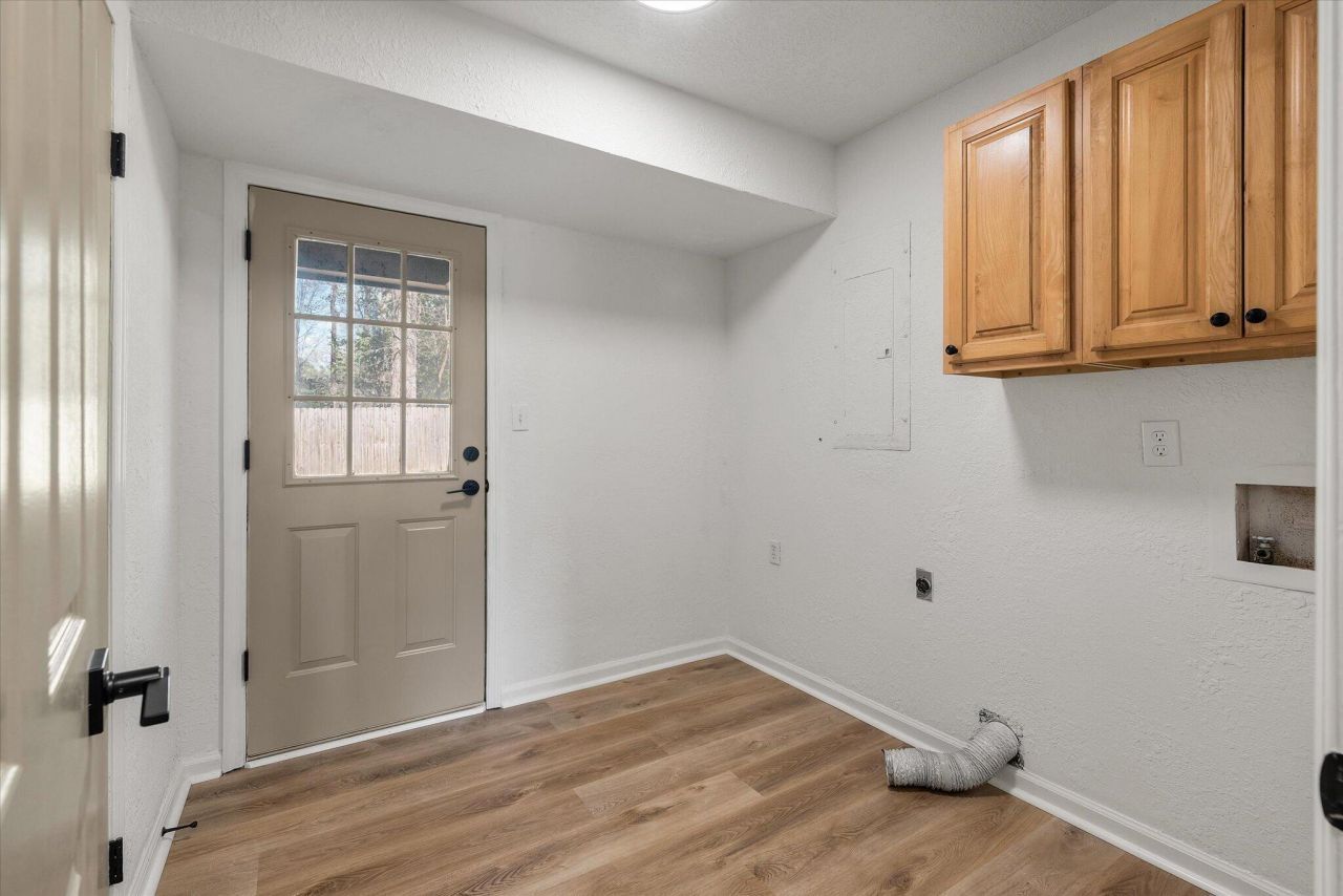 325 Fairington Drive Photo 33