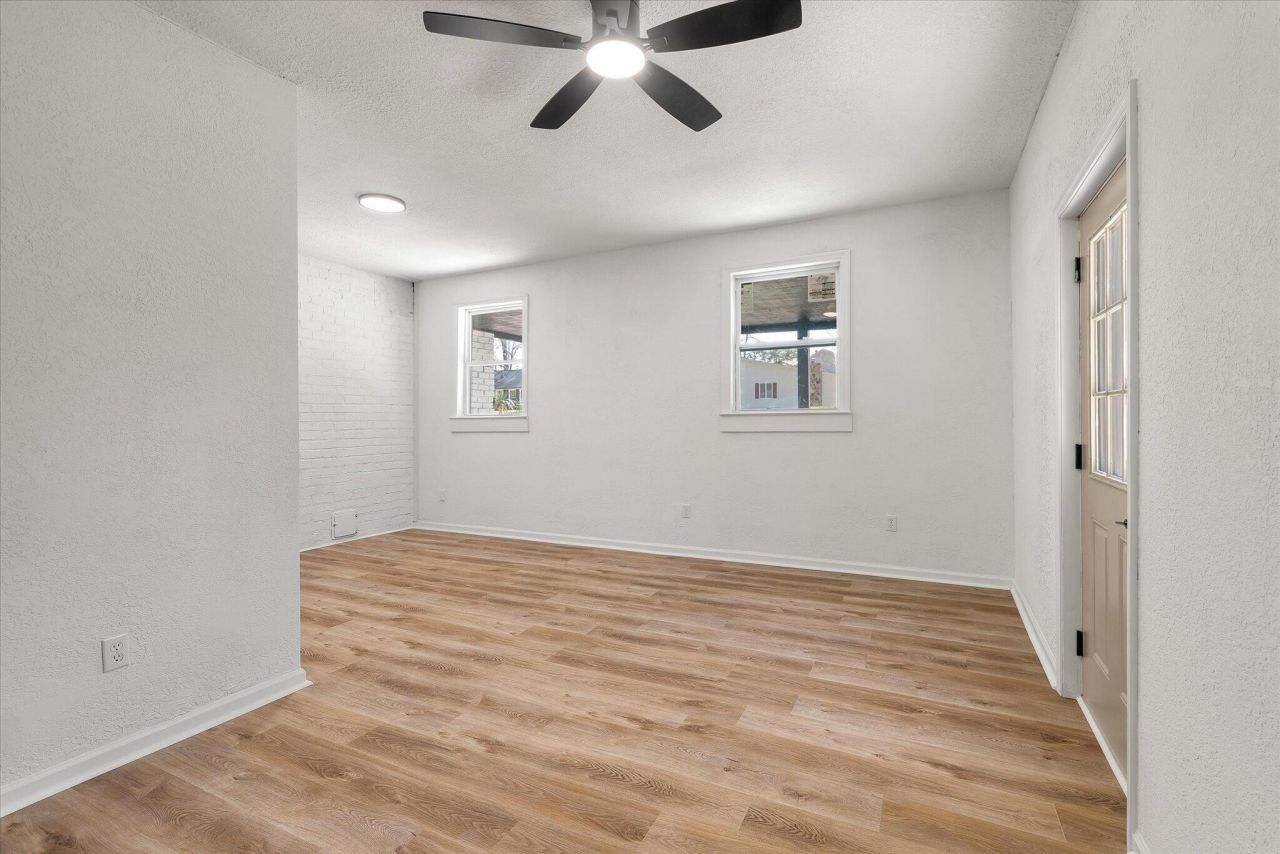 325 Fairington Drive Photo 37