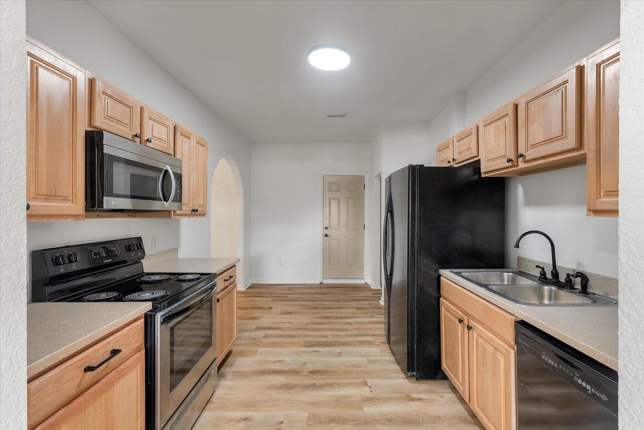 325 Fairington Drive Photo 39