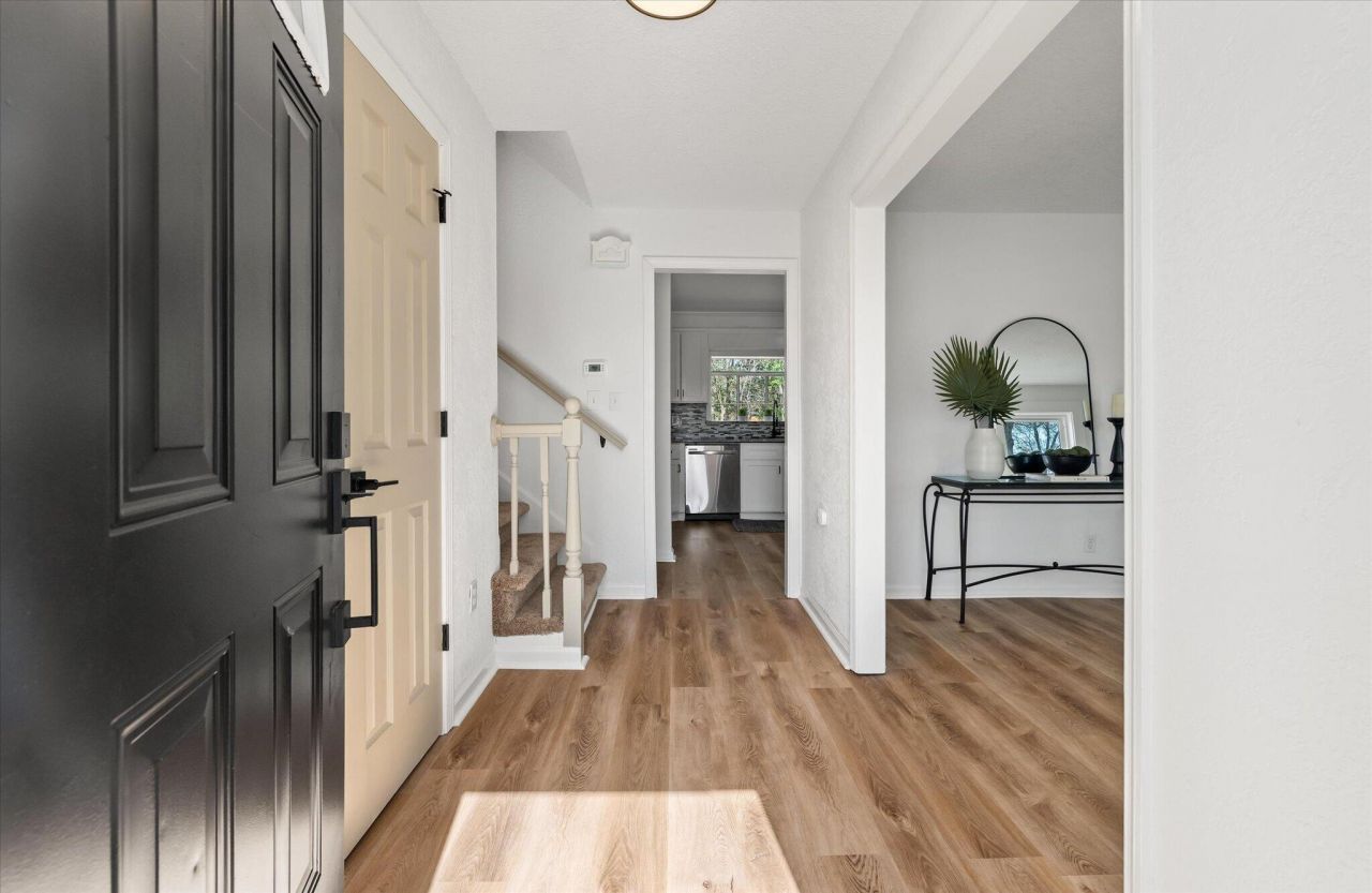 325 Fairington Drive Photo 4