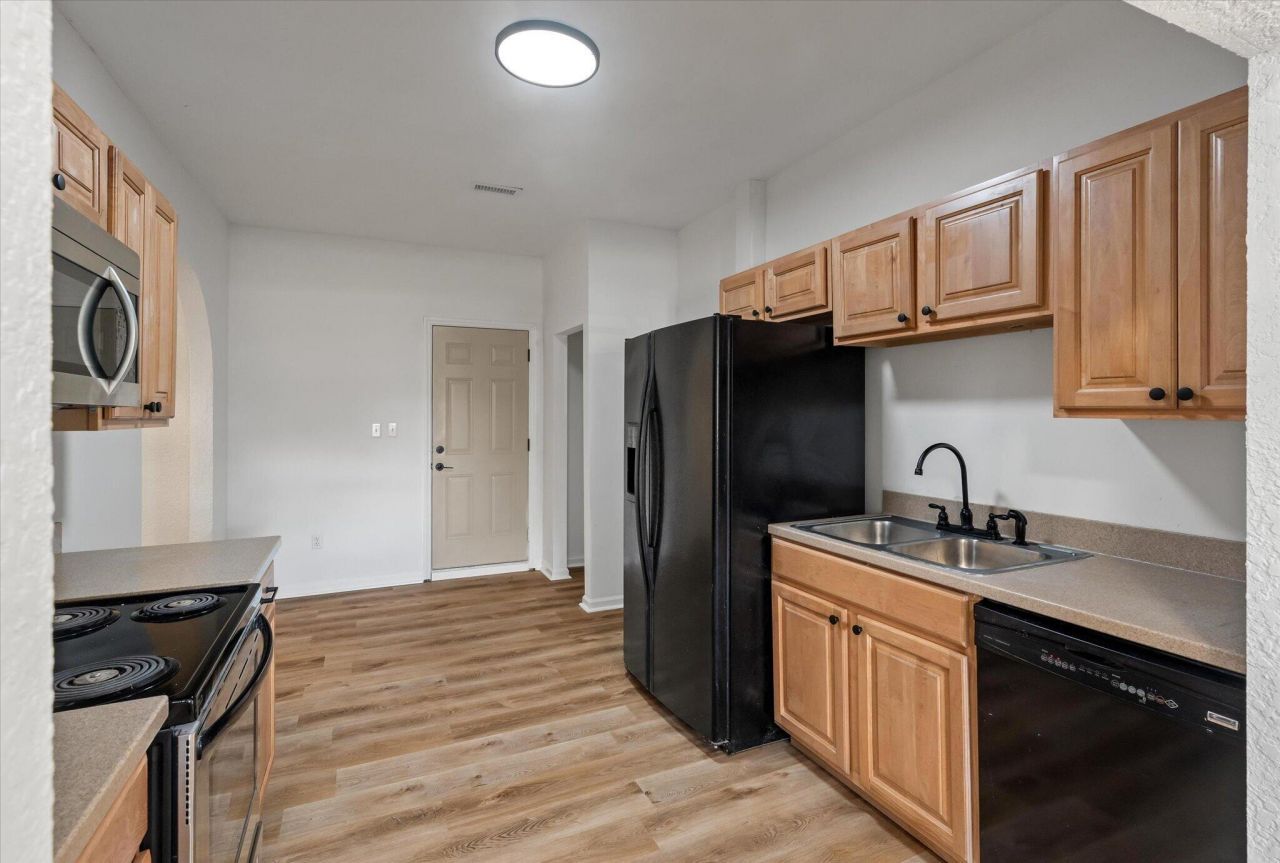 325 Fairington Drive Photo 41