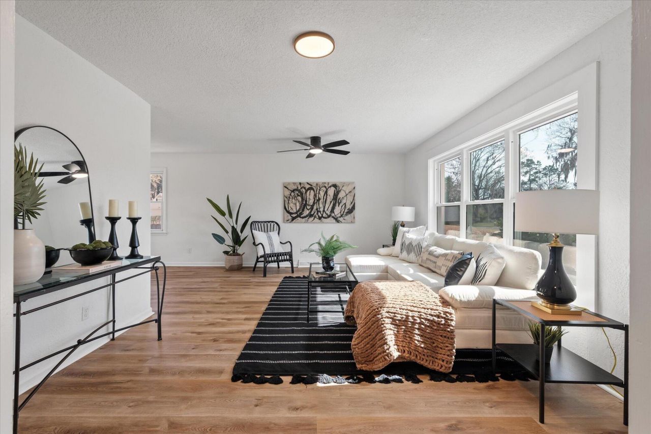 325 Fairington Drive Photo 5