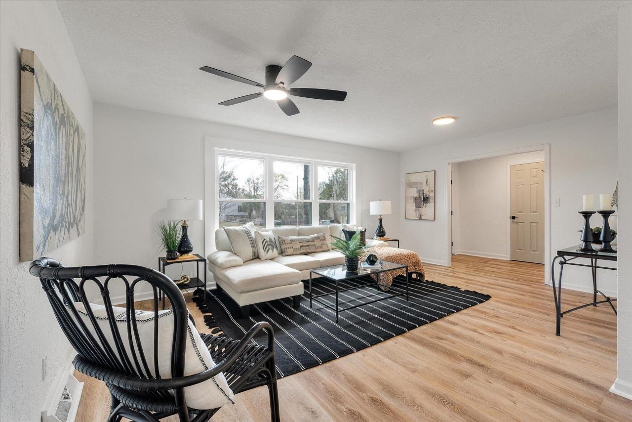 325 Fairington Drive Photo 6