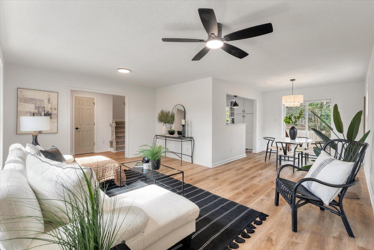 325 Fairington Drive Photo 7