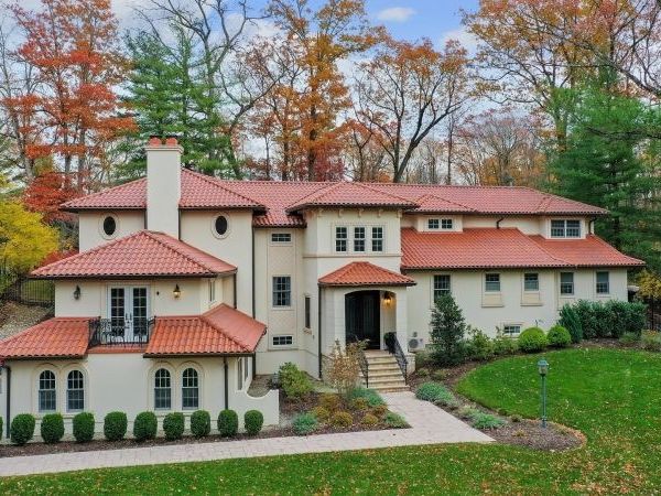 4 Meadow Ln, Roseland, NJ 07068