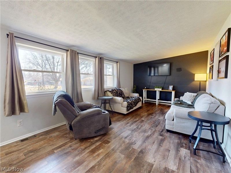 331 Lynn Circle NW, Canton, OH 44708 Photo 3