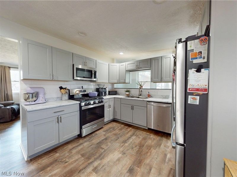 331 Lynn Circle NW, Canton, OH 44708 Photo 9