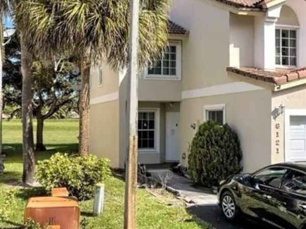 8121 Southgate Boulevard, North Lauderdale, FL 33068
