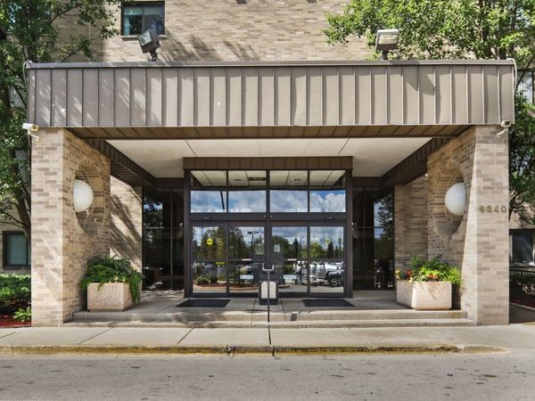 6340 Americana Drive , Unit 118, Willowbrook, IL 60527