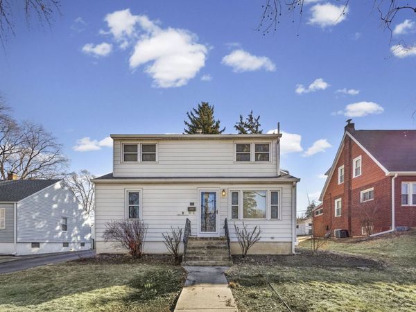 115 N PARK Street , Westmont, IL 60559