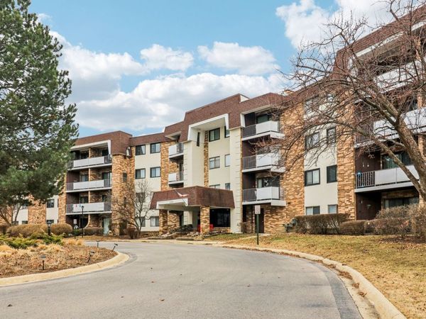 3300 N Carriageway Drive , Unit 309, Arlington Heights, IL 60004