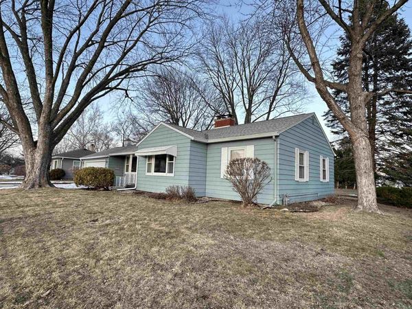 3314 Scenic Dr , Cedar Falls, IA 50613