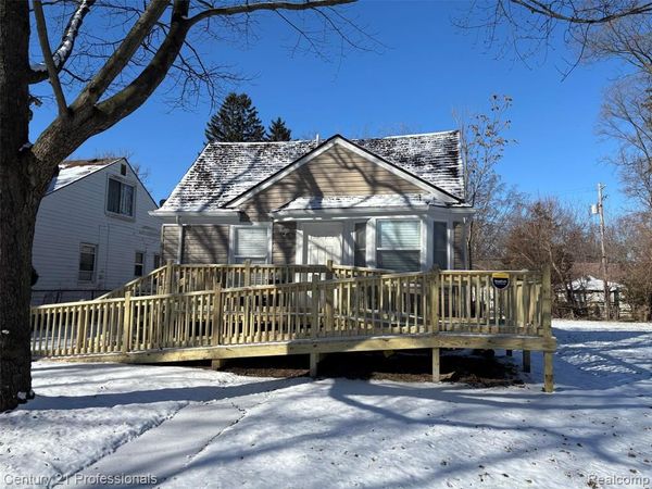 19767 Greenview Road, Detroit, MI 48219