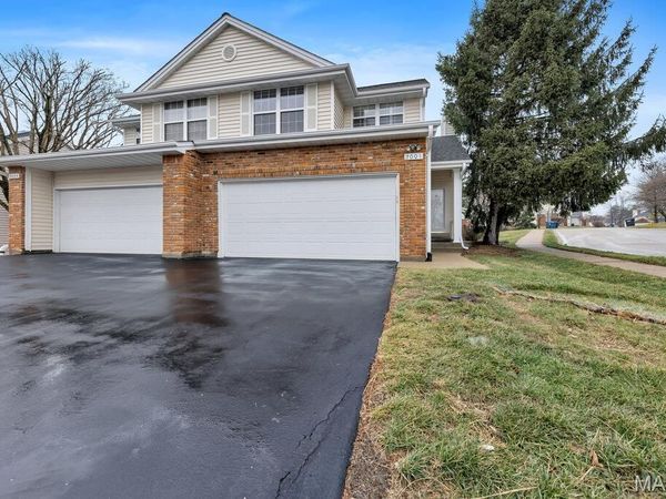 2001 King Arthur Court, St Louis, MO 63146