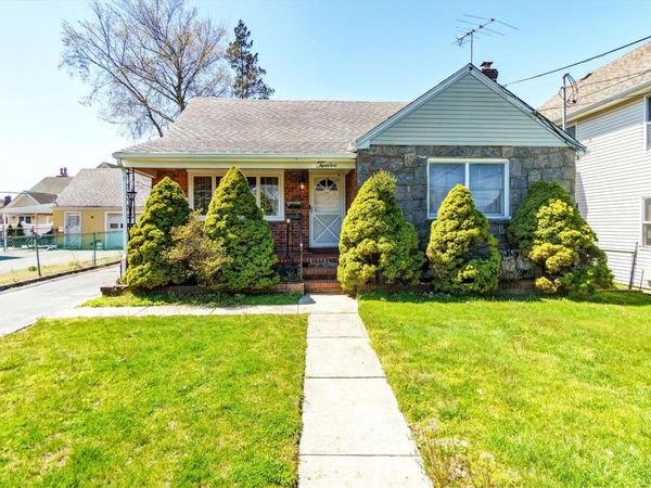 12 Smith Street , Glen Cove, NY 11542
