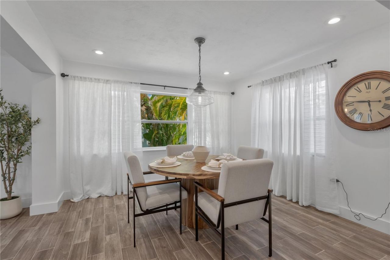 1867 Maryland Avenue Ne, Saint Petersburg, FL 33703 Photo