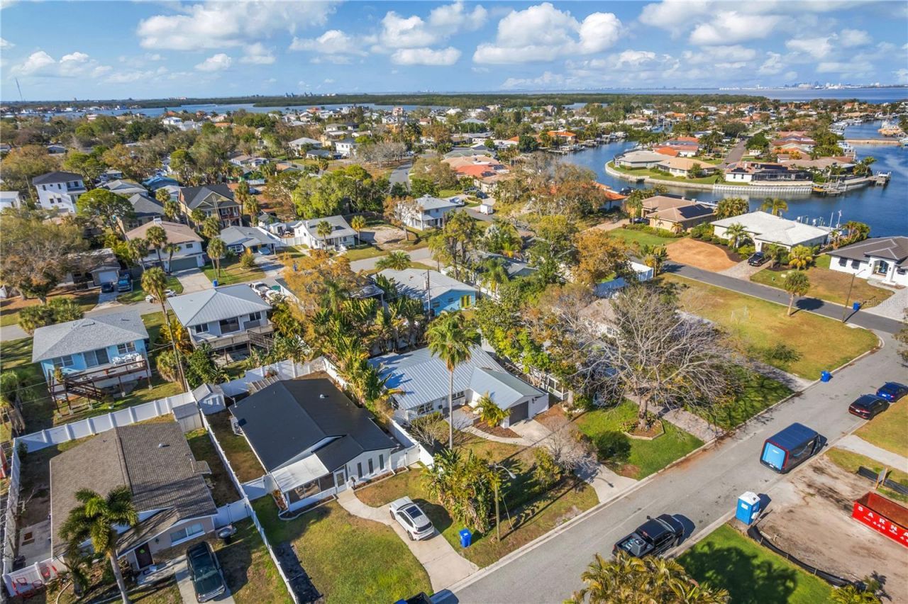 1867 Maryland Avenue Ne, Saint Petersburg, FL 33703 Photo