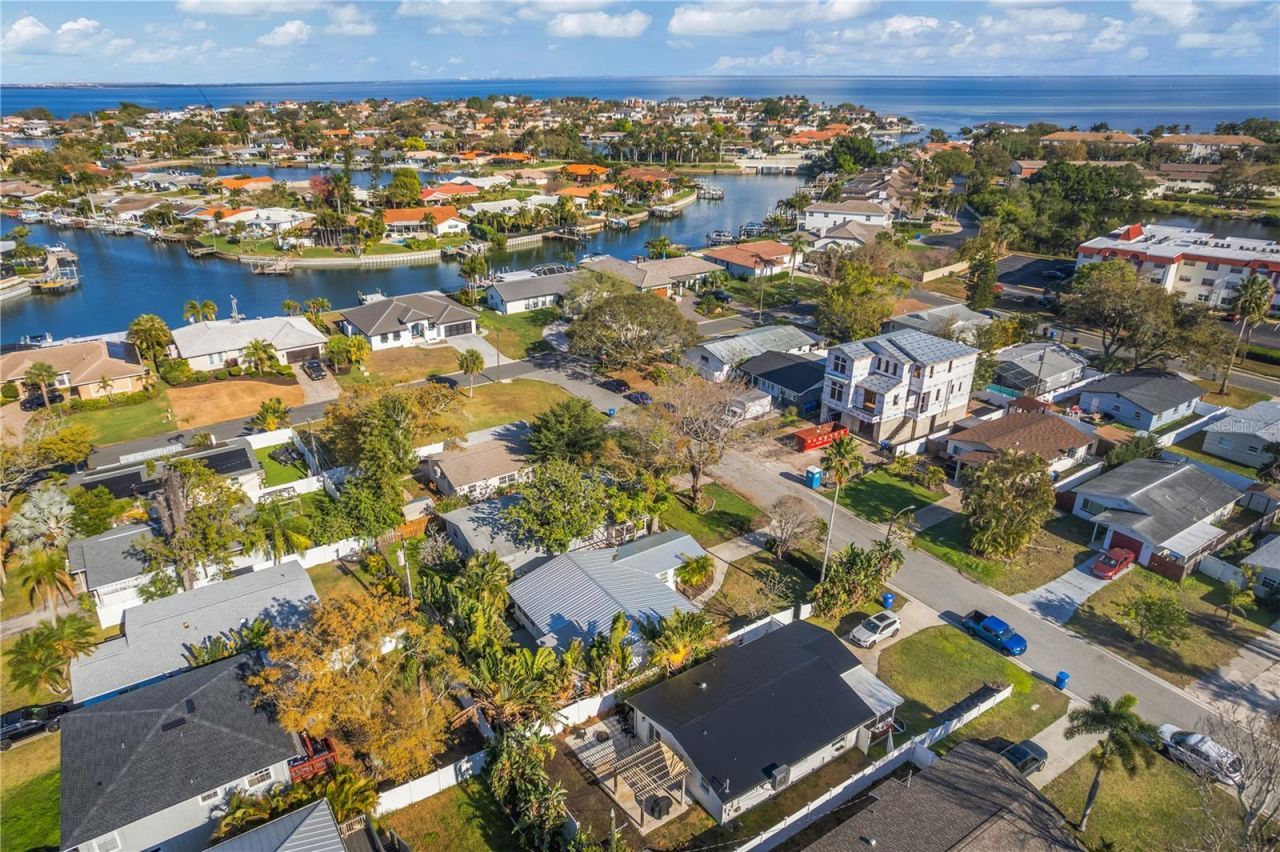 1867 Maryland Avenue Ne, Saint Petersburg, FL 33703 Photo