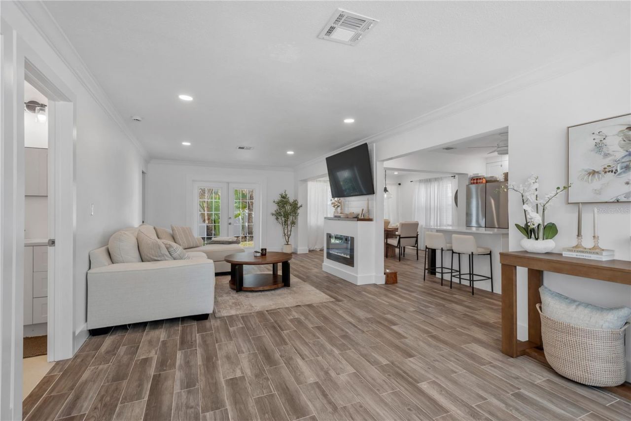 1867 Maryland Avenue Ne, Saint Petersburg, FL 33703 Photo