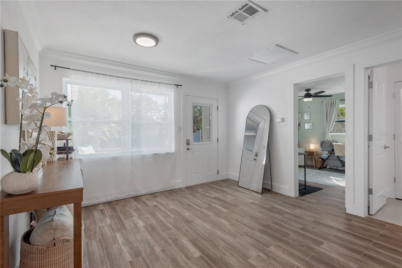 1867 Maryland Avenue Ne, Saint Petersburg, FL 33703 Photo