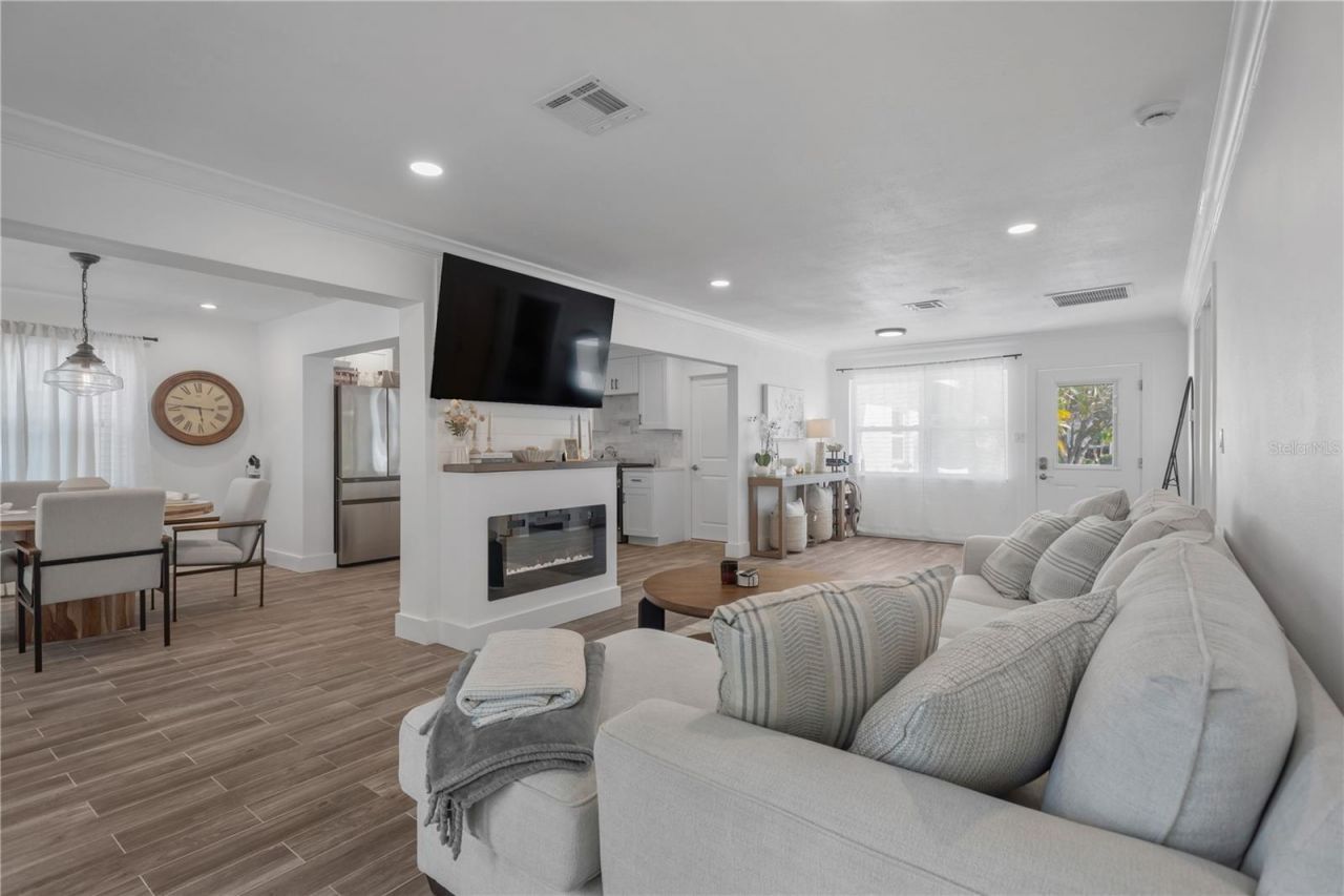 1867 Maryland Avenue Ne, Saint Petersburg, FL 33703 Photo