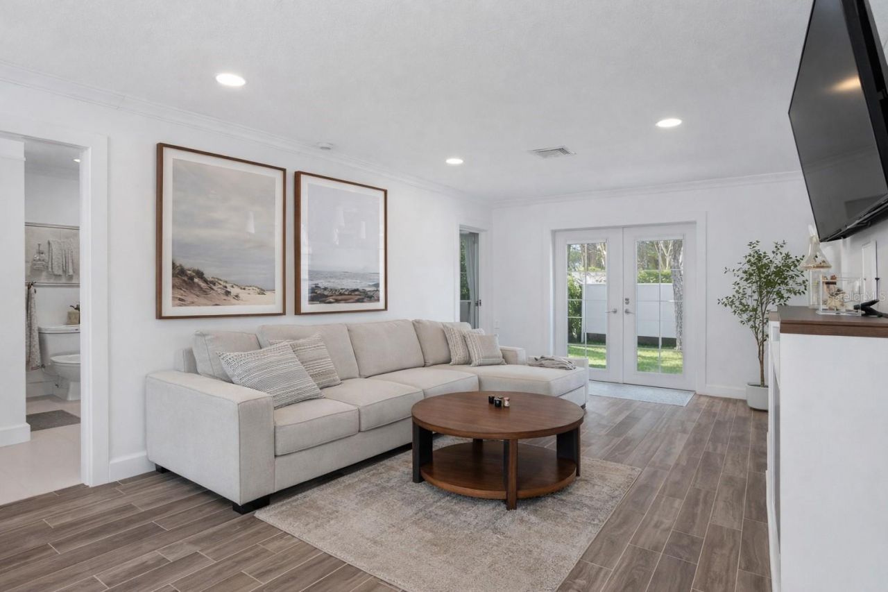 1867 Maryland Avenue Ne, Saint Petersburg, FL 33703 Photo