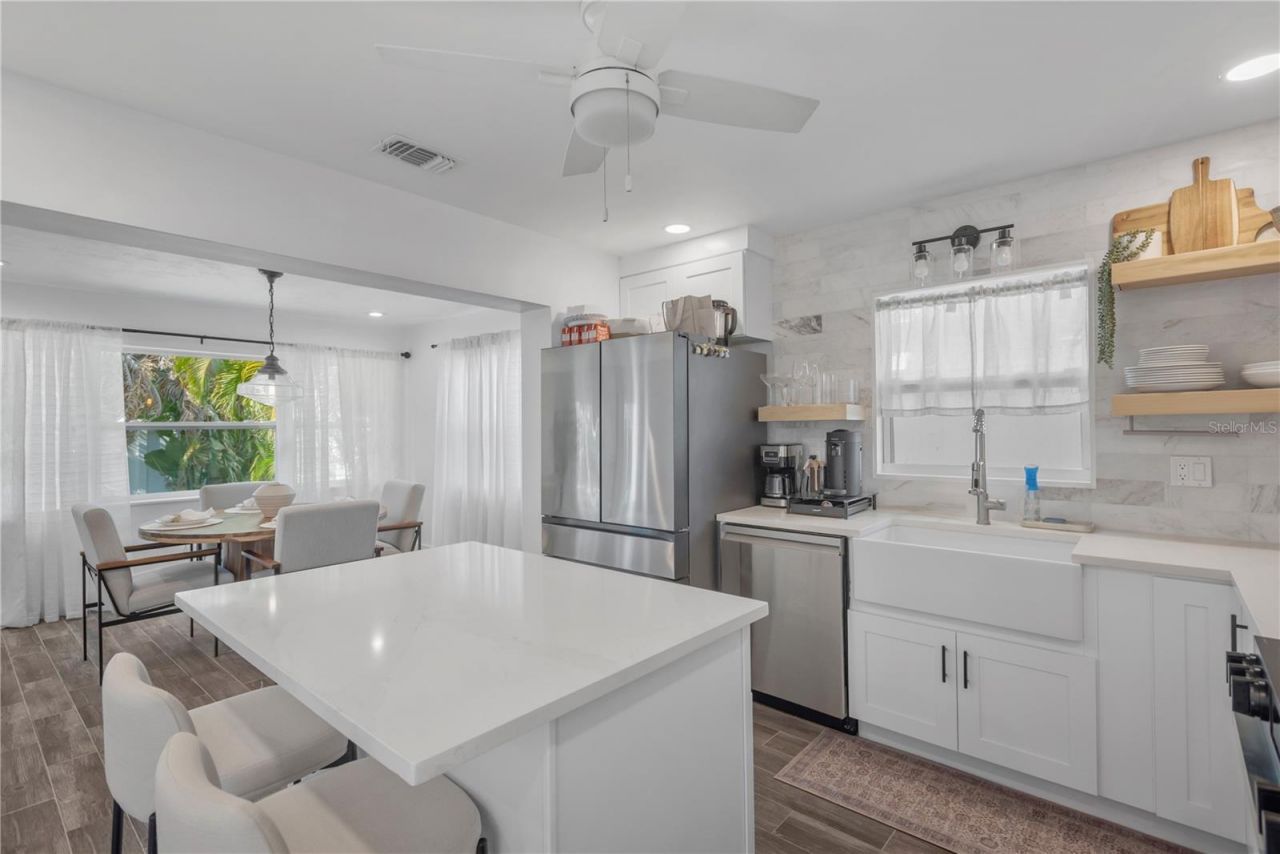 1867 Maryland Avenue Ne, Saint Petersburg, FL 33703 Photo