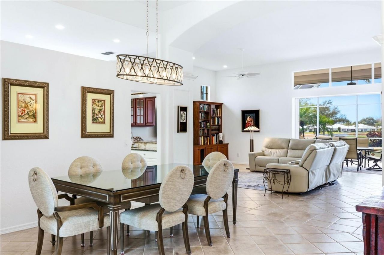 304 Bermuda Court, Unit 14, Venice, FL 34293 Photo