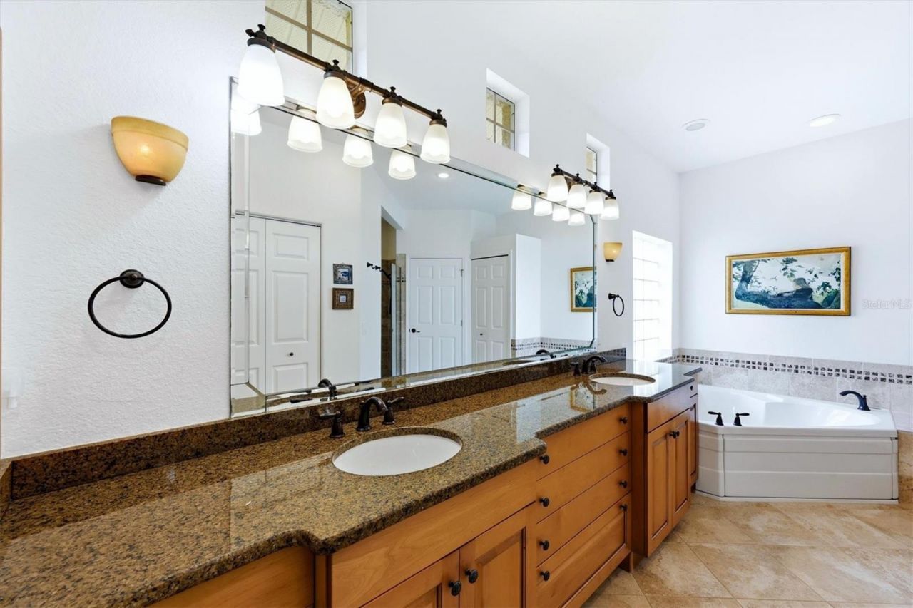 304 Bermuda Court, Unit 14, Venice, FL 34293 Photo