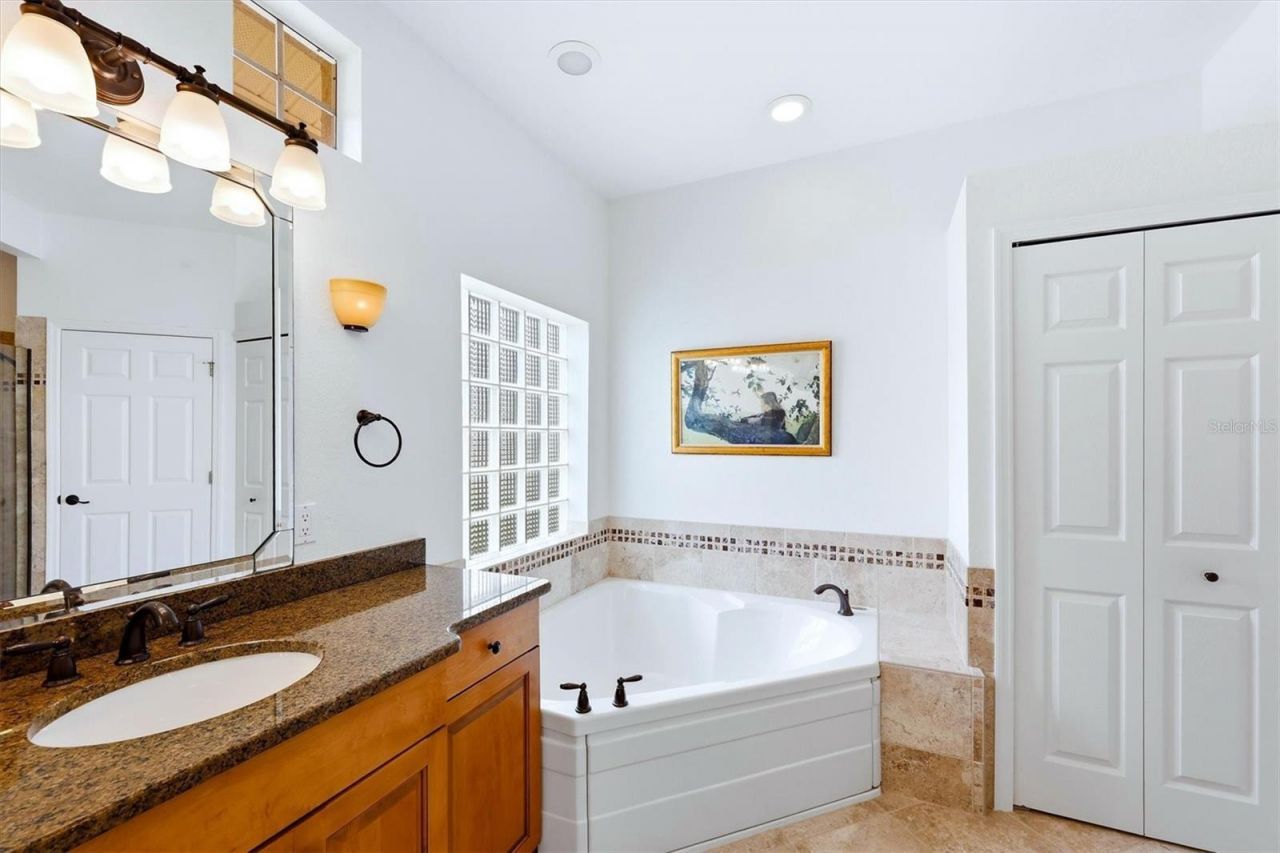 304 Bermuda Court, Unit 14, Venice, FL 34293 Photo