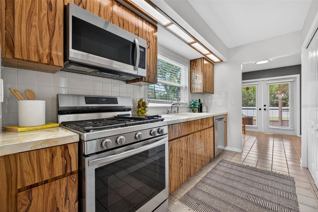 1700 Glen Lakes Boulevard N, Saint Petersburg, FL 33702 Photo