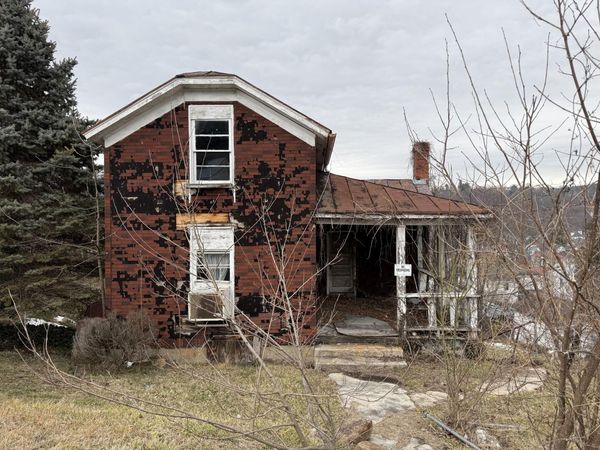 820 Girard AVE , Clifton Forge, VA 24422