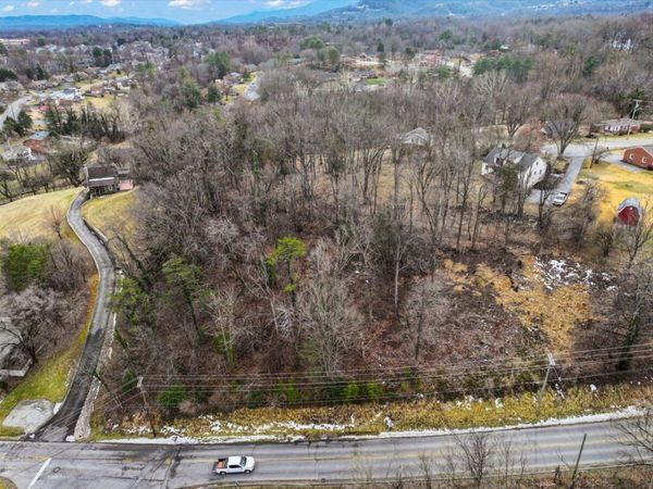 916 Homestead DR , Salem, VA 24153