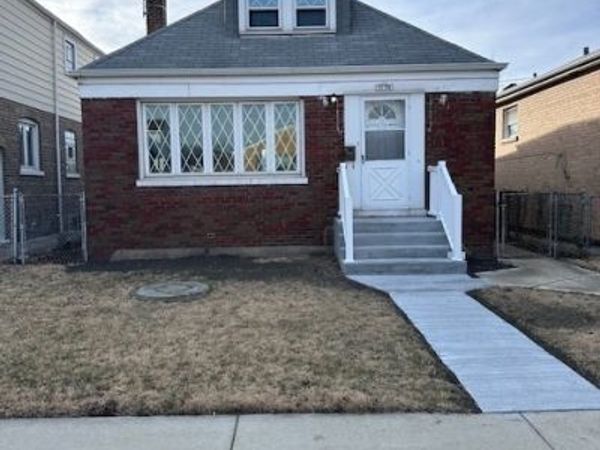 5136 S Luna Avenue , Chicago, IL 60638